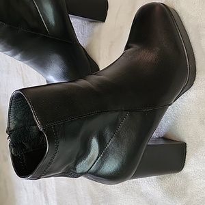 MIA MARIAM CHUNKY HEEL ANKLE BOOTS SIZE 8M